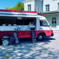 Sundars MOMO food truck Blue Station Visby
